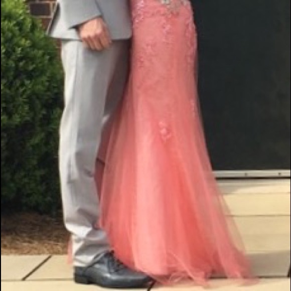 Coral prom dress - Picture 2 of 8